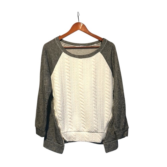 [Coco and Main] Gray and White Pullover - Picture 1 of 7
